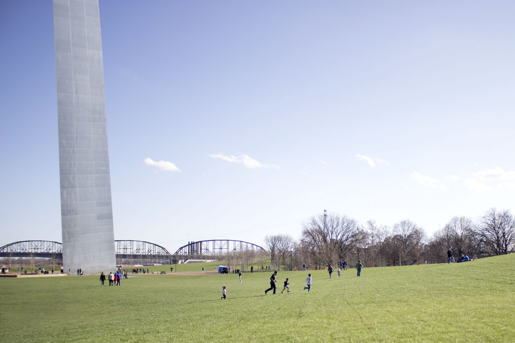 Visitors on the grounds of Gateway Arch National Park