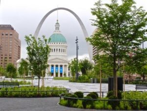 Kiener Plaza with the Arch and Old Courthouse in the background